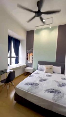 Danga Bay Medium Room For Rent Bus to CIQ JB 1
