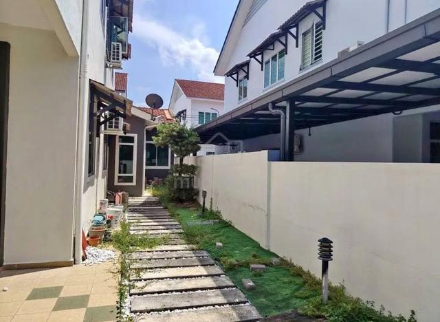 Botani Double Storey intermiate Corner 1