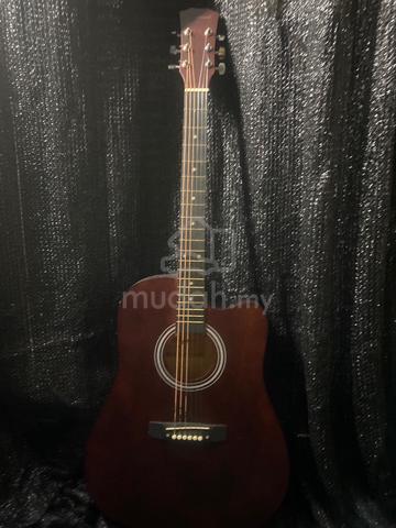 acoustic guitar - photo 2 of 3