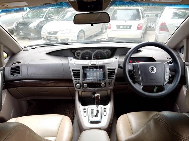 2013 Ssangyong Stavic SV 200 (A) Luxury 12 Seaters - 4