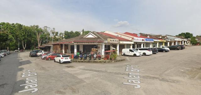 1sty Corner Lot Shop / warehouse Bandar Bukit Puchong 35x65 1