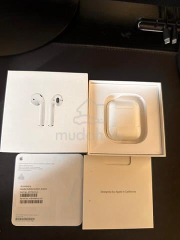 Apple AirPods 1st Generation (Gen 1) - photo 2 of 4