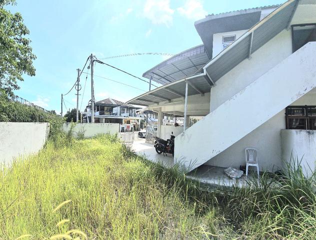 TOWNHOUSE Tingkat Atas Tanah Luas Taman Kasa Height Alor Gajah 1
