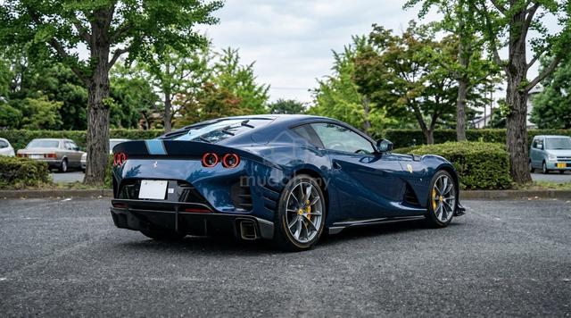 2022 Ferrari 812 Competizione V12 1 OF 999 - 2