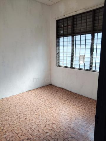 Single Storey Terrace at Lip Sin 1