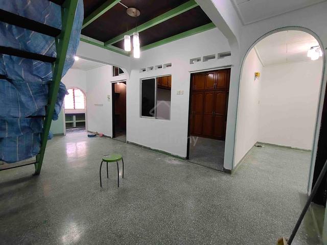 single storey terraced house ( Taman desa jaya )kepong,kitchen cabinet 3