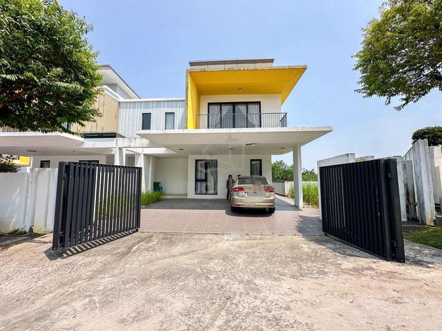 Corner Lot Semi D 1