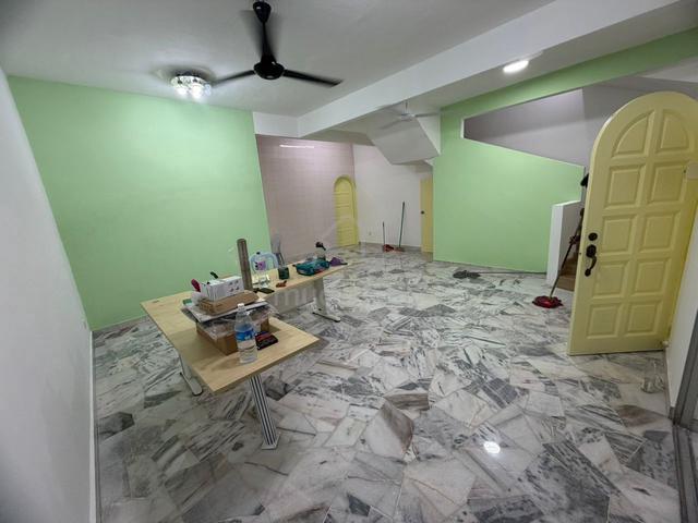 Freehold 22x75 Renovated 2 Sty Landed House Zone F Bandar Sri Petaling 1