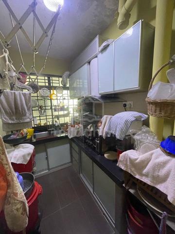 Putri Ria Apartment 4