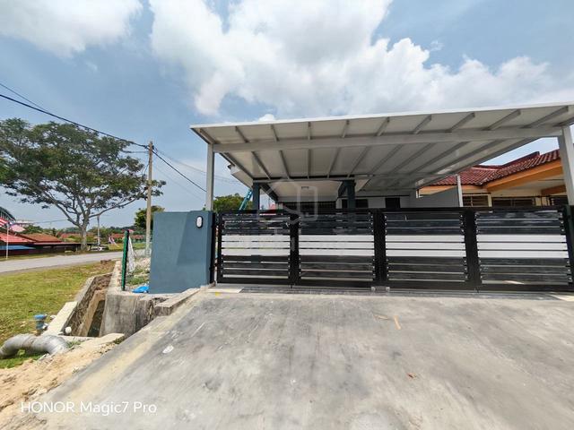 Corner Lot Setingkat Taman Desa PD 1