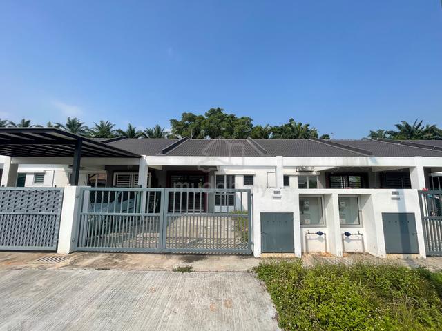 SINGLE storey TAMAN Topaz Dengkil House ( New) for RENT 22x65 sewa + 1