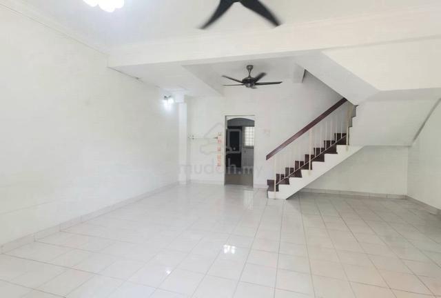 Nice unit - 2 Storey Terrace House @ Taman Puchong Utama 1