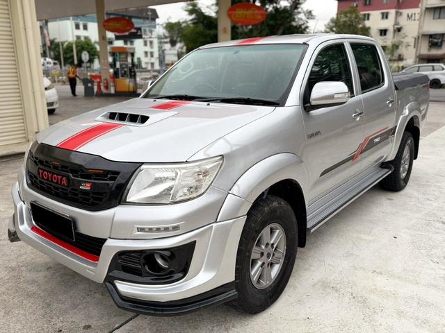 2015 Toyota Hilux 2.5 A GR Sportivo TRD Facelift - 1