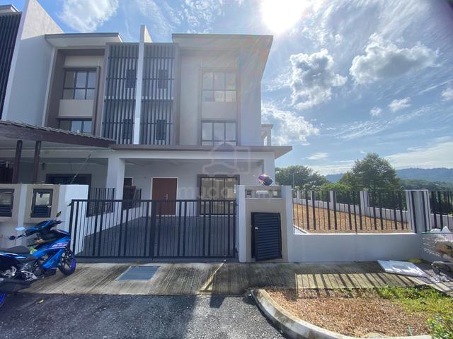 CORNER LOT | 3 Storey Terrace, Nassim Height, Ukay Bistari 1