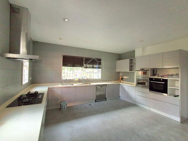 2-Storey Semi Detached House / Tmn Golf View / Bundusan 1