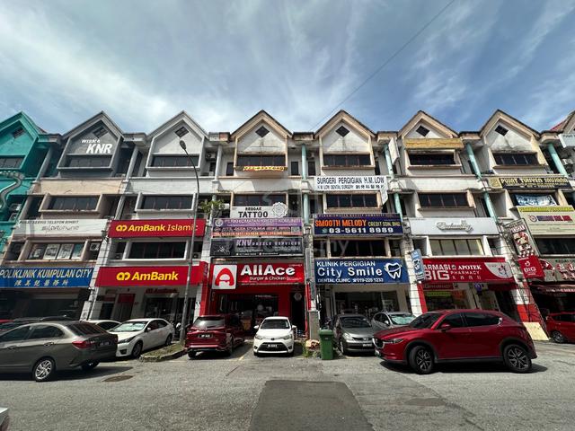 Bandar sunway ground floor shop near sunway pyramid 1