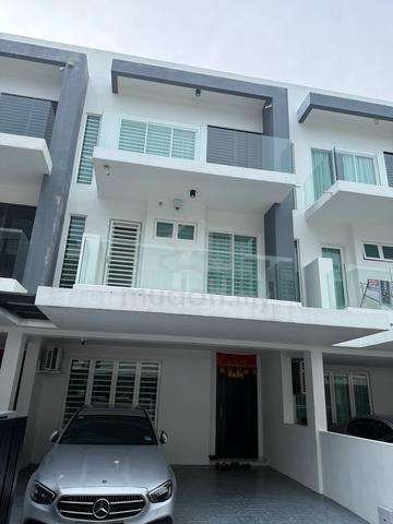 TIERRA RESIDENCES 3.5 Storey for Sale 1