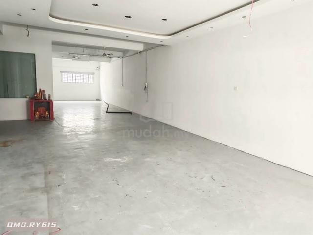 Ground Floor Shoplot Jalan Ramin Ambang Botanic Klang with Office 1