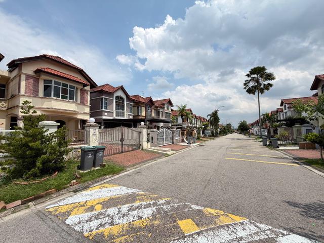 Taman Impian Emas #双层排屋 ♥️华人成熟地区 📍 Jalan Impian Emas 5x, Skudai 1