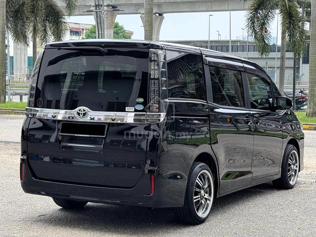 2017 Toyota VOXY X 2.0 MPV 7ST R.CAM RIMS KLES 1PD - 5