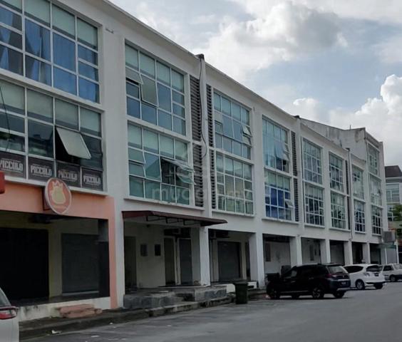 Ground Floor Shop Lot For Rent At Taman Equine 2
