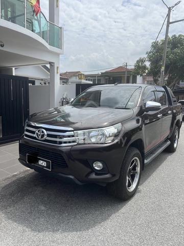 TOYOTA HILUX - 1
