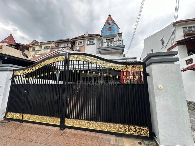 3 Storey Terrace END LOT Jalan Putri Jaya Cheras FOR SALE 1