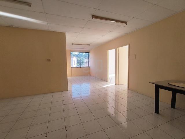 Beverly Hills Plaza | Corner 1,000 sqft | 3rd Floor 1