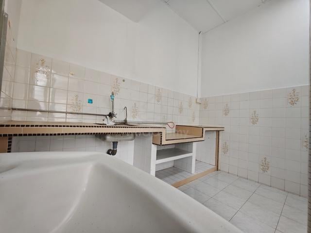 Landed Cluster house- upper unit for sale (Well maintain) at Farlim 1