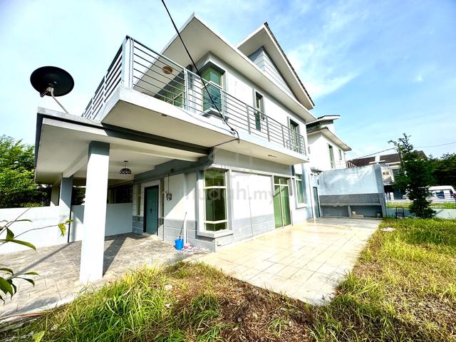 Spacious corner lot semi D cluster Royal ivory Bandar saujana Putra 1