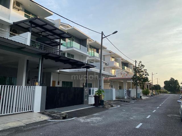 3 Storey Terrace House at Taman Perdana Simpang Ampat For Rent 1
