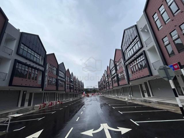 Sutera Utama 3 Storey Shop For Rent 1