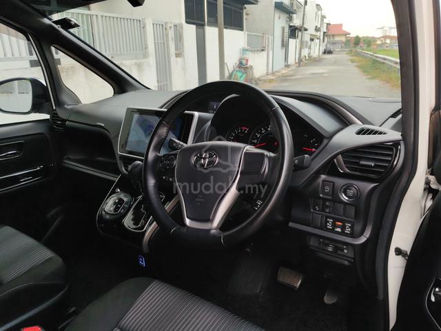 2020 Toyota VOXY 2.0 ZS KIRAMEKI II (A) - 4