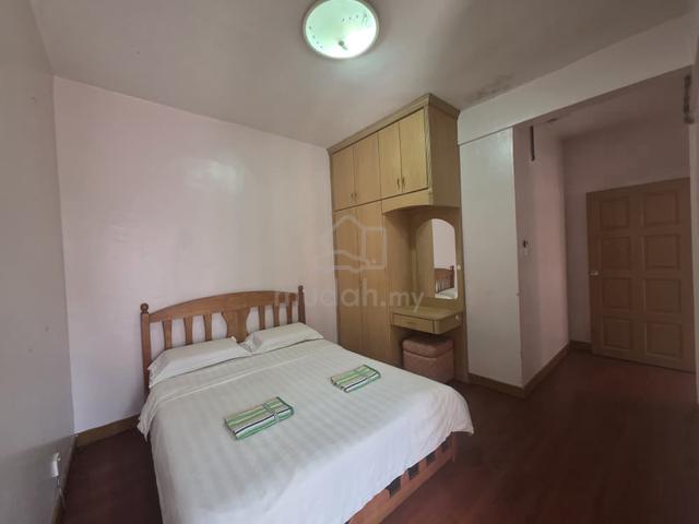 Marina Court 1