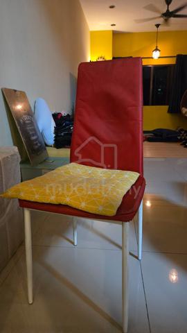 Dining chair and table - photo 3 of 6