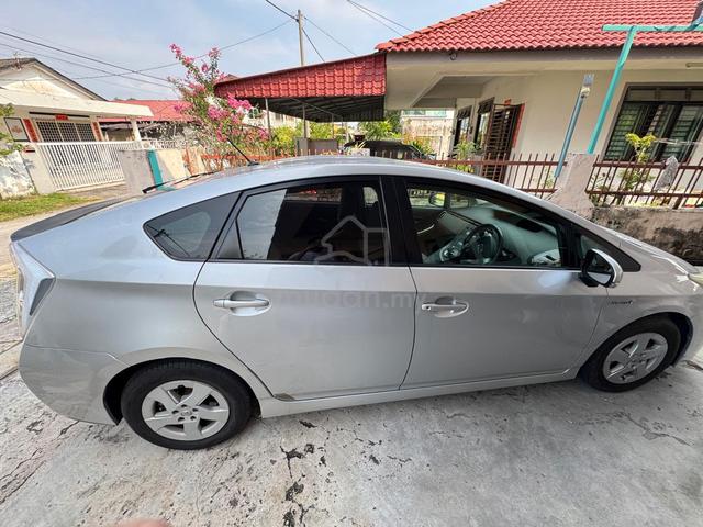 2011 Toyota PRIUS 1.8 (HYBRID) (A) - 4