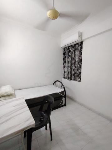 Middle room nonsharing near Egate 1
