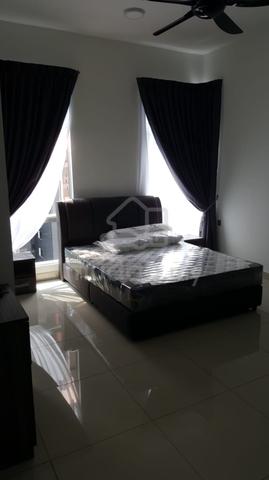 Female only Master bedroom with toilet sky habitat 7min walk to CIQ 1
