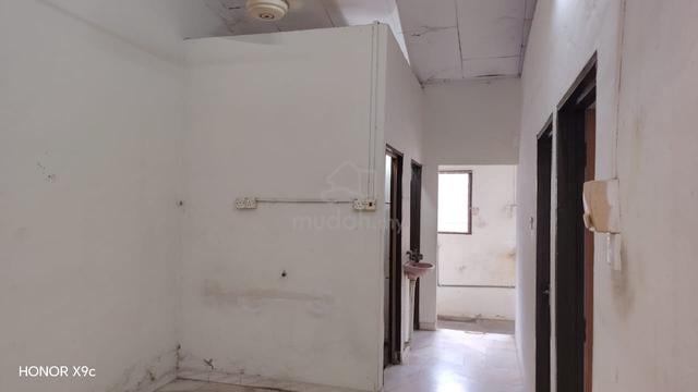 Single storey terrace house 1