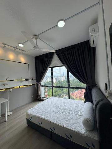 Fully Furnished Single, Middle，Balcony and Master Room at The Holmes2 1