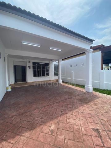 Good Condition 2-Storey 22x70 Terrace @ Taman Mutiara Rini, Skudai. 1