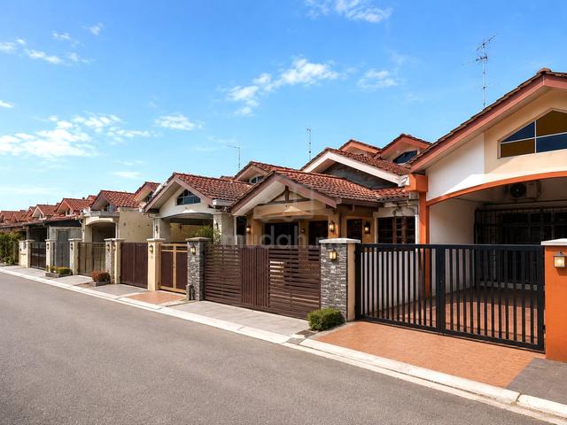 Renovated 1.5 Storey Terrace House Bestari Indah 22x70ft 3+1 Beds 1