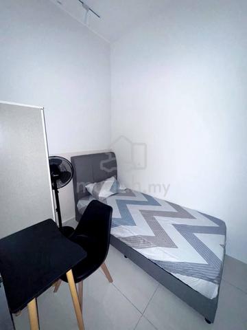 ROOM RENT @ ROYAL STRAND COUNTRY GARDEN / Private bathroom / Near CIQ 5
