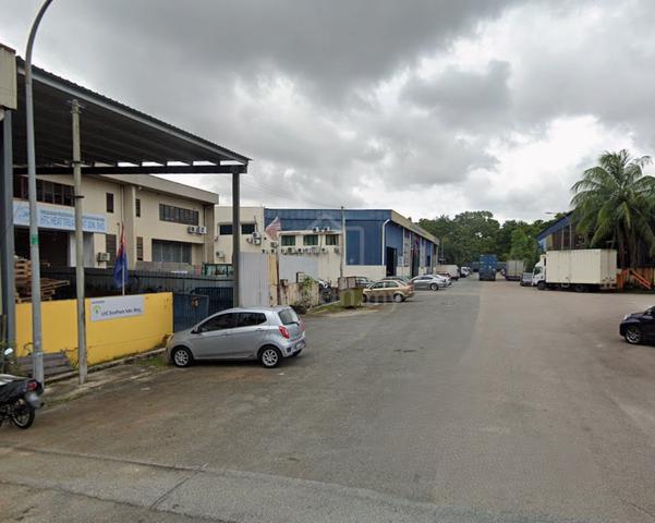 Mount Austin/ 1.5 Storey Factory/ For Rent 1