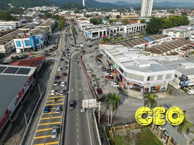 3 Storey Shop Corner Unit facing busy main road near Song Ban Kheng 1