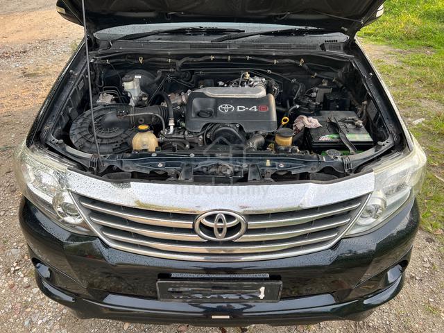 2011 Toyota FORTUNER 2.5 G FACELIFT (A) - 4
