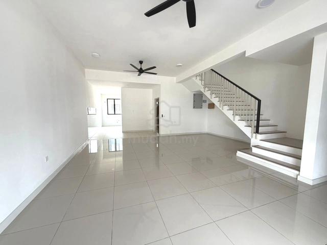Nadira 3 @ Bandar Bukit Raja Double Storey House For Rent 1