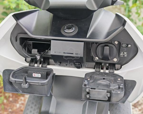 BMW CE04 Fully Electric Scooter - photo 8 of 10