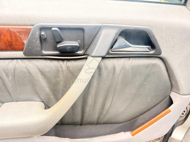 Mercedes Benz 230E (A) - 4