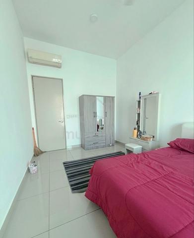 Southbay Plaza Condominium female single room for rent 1